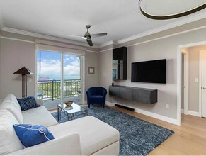 750 N Tamiami Trl, Unit 1005 in Sarasota, FL - Building Photo - Building Photo