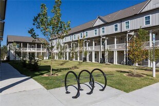 1820 W Mitchell St, Unit B-114 in Fayetteville, AR - Building Photo