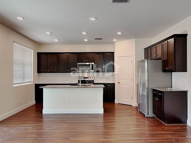 5921 W Larkspur Dr in Glendale, AZ - Building Photo - Building Photo