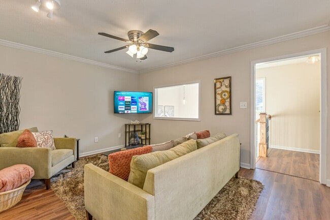 25 W Ridge Dr SE