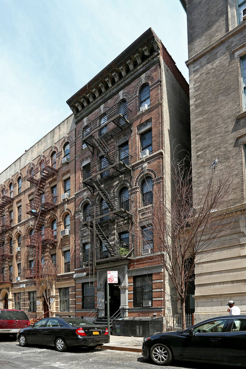 359 W 126th St in New York, NY - Building Photo