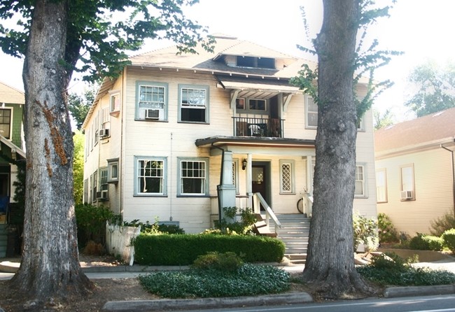 1817 F St in Sacramento, CA - Building Photo - Building Photo