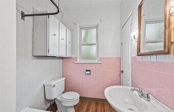 9219 Bristol Ave in Breckenridge Hills, MO - Building Photo - Building Photo