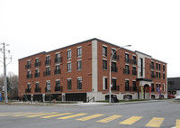 450-460 Saint-Charles O in Longueuil, QC - Building Photo - Building Photo