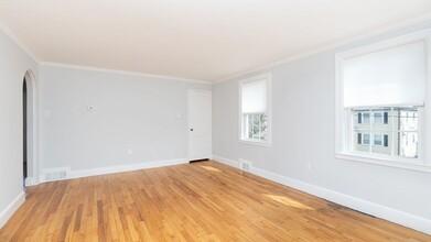 55 Colchester St, Unit 1 in Boston, MA - Building Photo - Building Photo