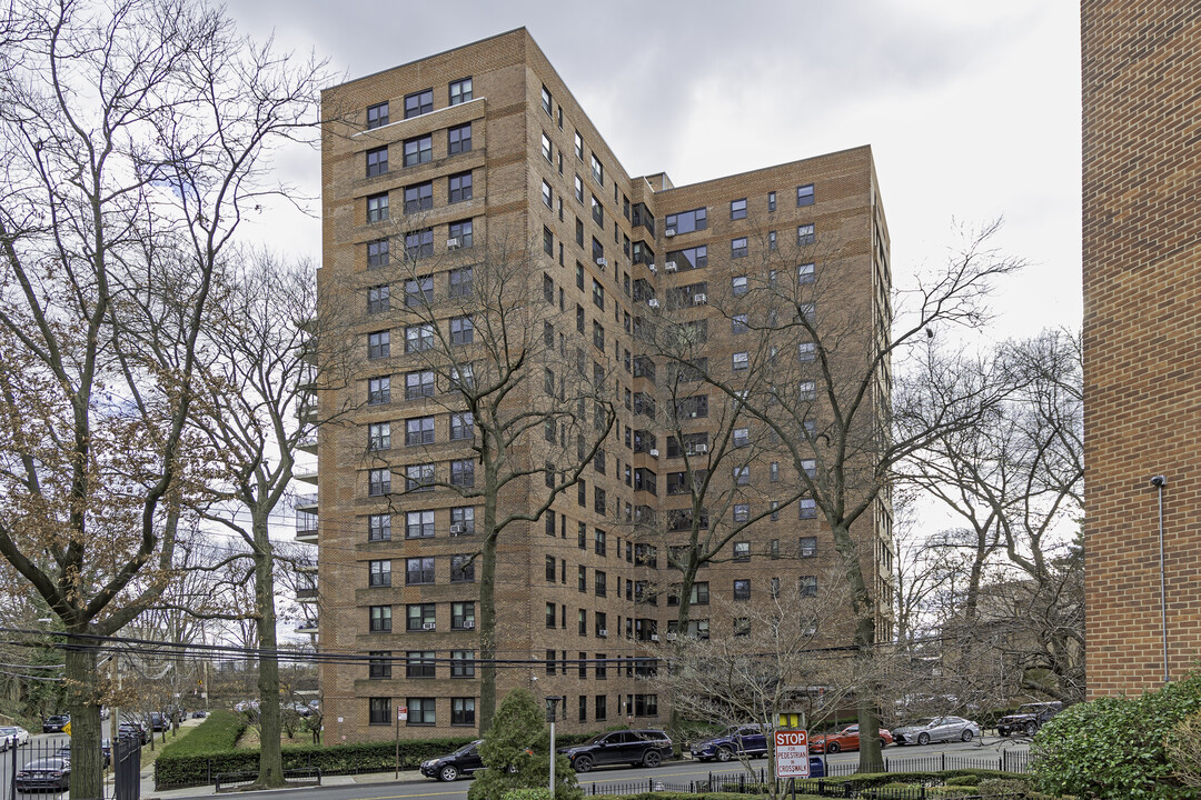 3850 Sedgwick Ave in Bronx, NY - Building Photo