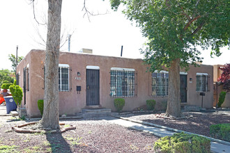 200-202 Vassar Dr SE in Albuquerque, NM - Building Photo - Building Photo