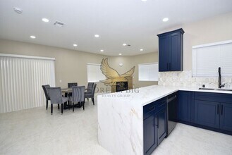 8725 W Flamingo Rd in Las Vegas, NV - Building Photo - Building Photo