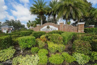 7806 Drayton Cir in Bradenton, FL - Building Photo - Building Photo