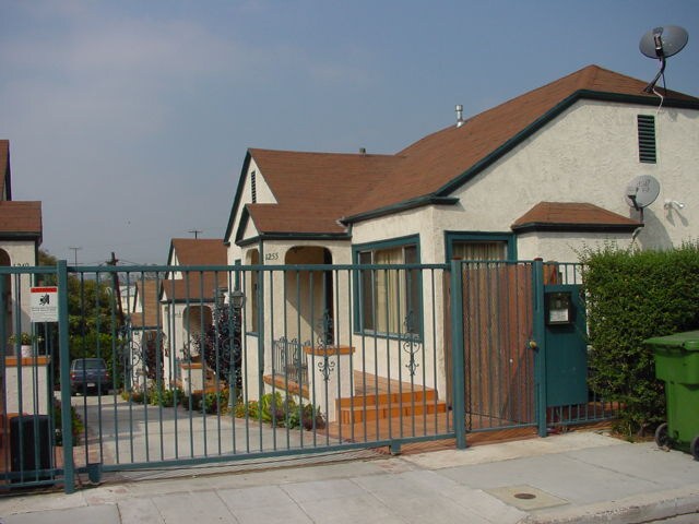 1249-1253 Hyperion Ave in Los Angeles, CA - Building Photo