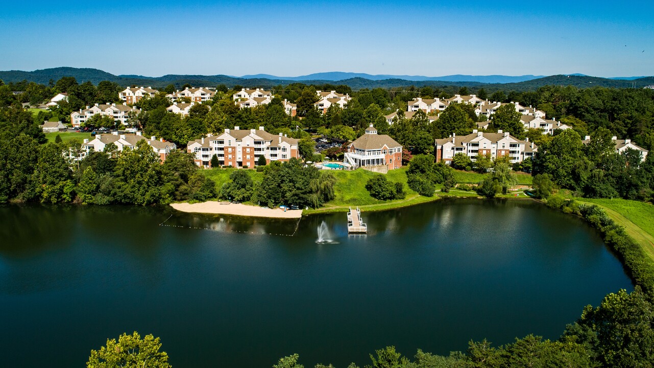 Lakeside Apartments in Charlottesville, VA - Building Photo