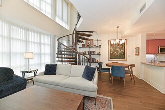 33 Delisle Ave in Toronto, ON - Building Photo - Building Photo
