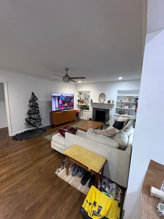 1370 Centra Villa Dr SW in Atlanta, GA - Building Photo - Building Photo