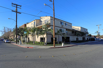 Santa Corona North Apartments in Santa Ana, CA - Building Photo - Building Photo