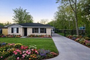 8802 Arledge St in Houston, TX - Building Photo