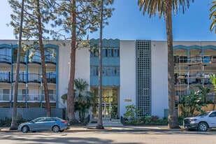 7560 Hollywood Blvd, Unit 108 in Los Angeles, CA - Building Photo