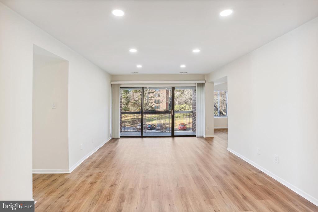 5811 Edson Ln, Unit 204 in Rockville, MD - Building Photo