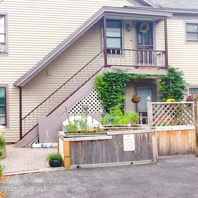 60 Phila St in Saratoga Springs, NY - Building Photo - Building Photo