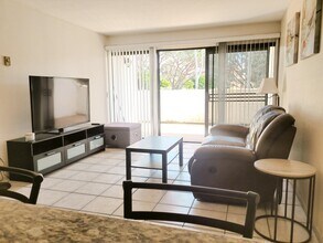 8308 Regents Rd, Unit 8308 Regents Rd 1C in San Diego, CA - Building Photo - Building Photo