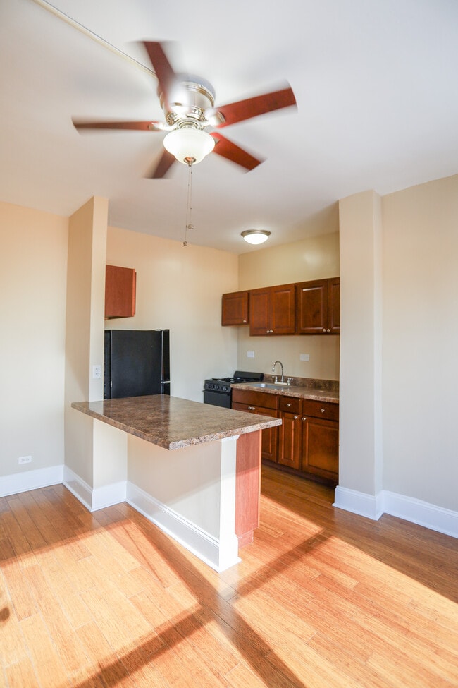 5320 S Cornell Ave, Unit #511