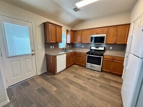 5005 Deer Path Dr in Conroe, TX - Building Photo - Building Photo