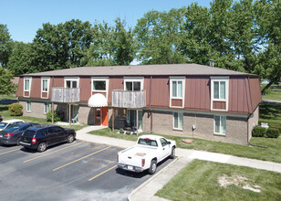 Chateau Apartments in Muncie, IN - Building Photo - Building Photo