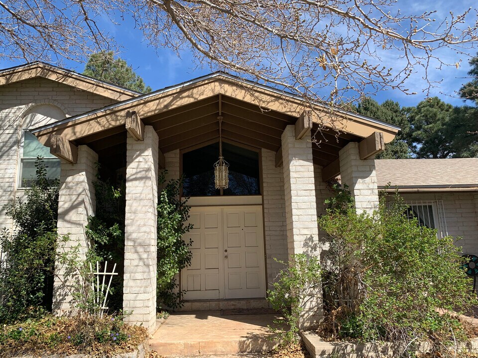 7513 Vista Del Arroyo Ave NE in Albuquerque, NM - Building Photo