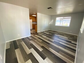 1107 Niantic St, Unit B in Medford, OR - Building Photo - Building Photo
