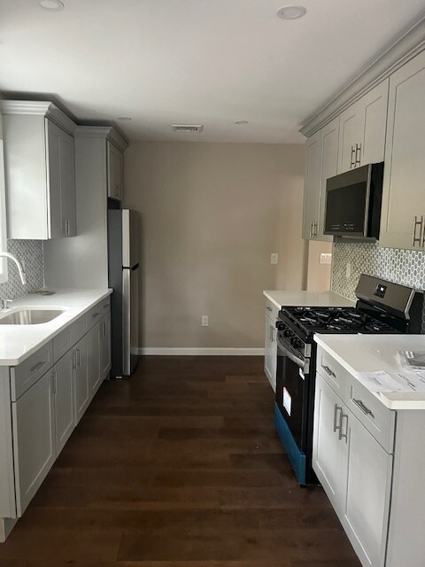 1090 E 59th St in Brooklyn, NY - Building Photo