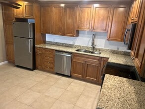 2955 Lakeside Dr-Unit -1 in Reno, NV - Building Photo - Building Photo