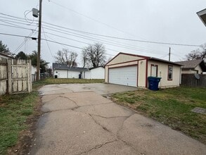 1114 Hiatt St in Carter Lake, IA - Building Photo - Building Photo