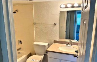 3030 Hillcrest Dr in Los Angeles, CA - Building Photo - Building Photo