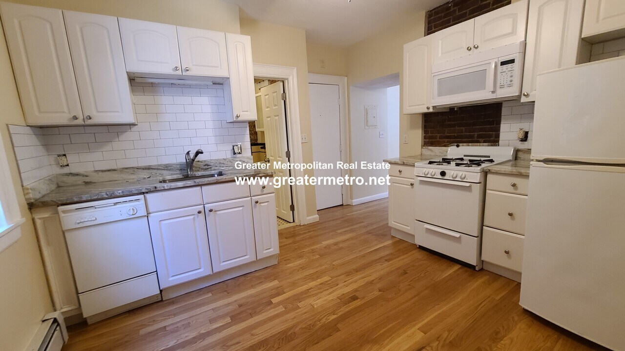 157 Endicott St, Unit 2 in Boston, MA - Building Photo