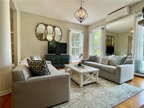 541 Bellevue Ave in Newport, RI - Foto de edificio - Building Photo