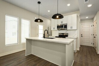 246 Persimmon Rd in Raymore, MO - Building Photo - Building Photo