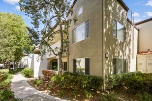 24474 Valle Del Oro in Santa Clarita, CA - Building Photo