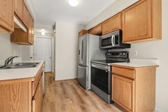 125 Commons Cir in Saline, MI - Foto de edificio - Building Photo