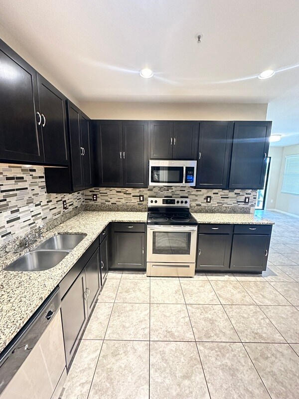 2412 Seven Oaks Dr in St. Cloud, FL - Building Photo - Building Photo