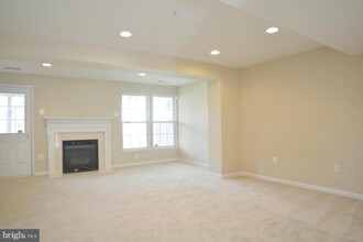 7106 Fox Harbor Way in Elkridge, MD - Building Photo - Building Photo