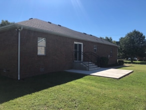 524 Autumndale Dr in Gallatin, TN - Foto de edificio - Building Photo