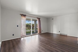 25307 Shiawassee Cir in Southfield, MI - Building Photo - Building Photo