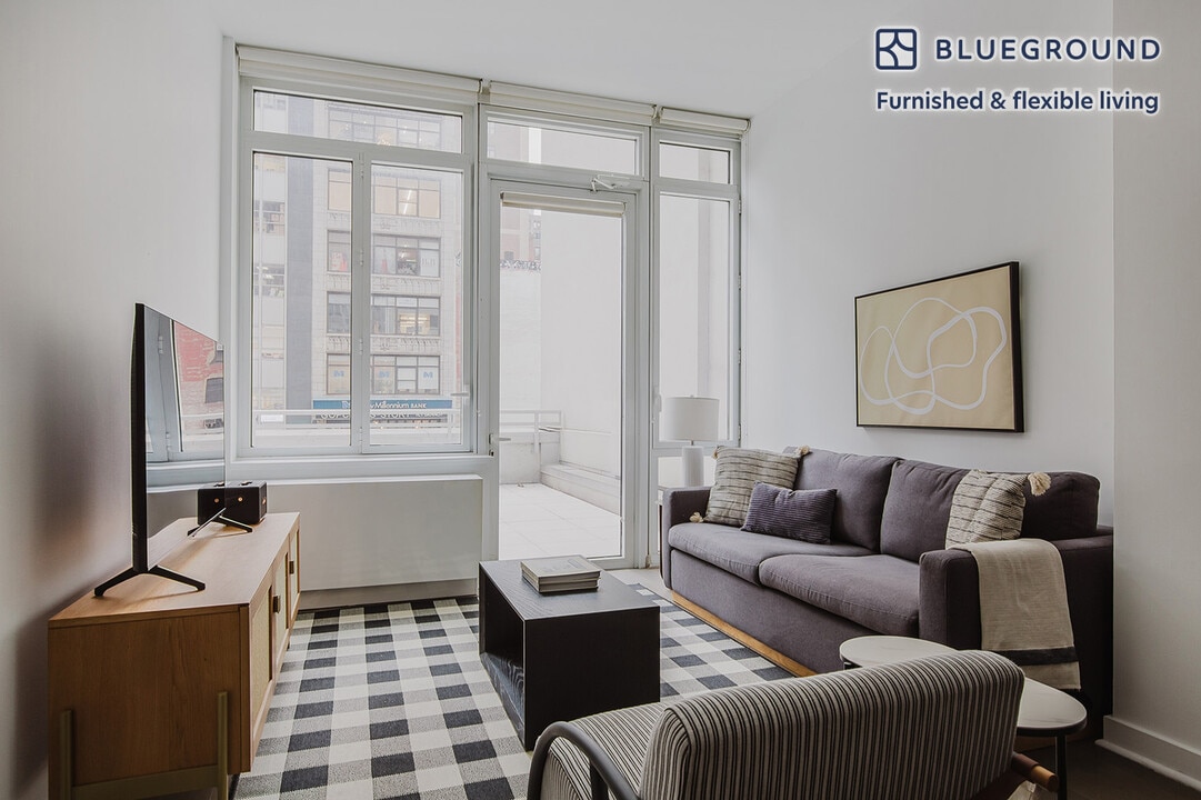 309 5th Ave in New York, NY - Building Photo