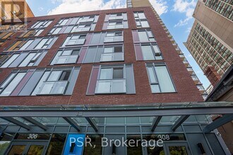 308-308 Jarvis St in Toronto, ON - Building Photo - Building Photo
