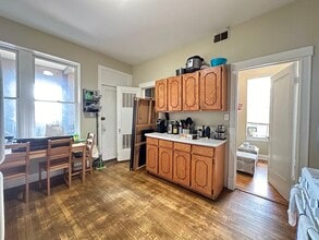 2623 W Crystal St, Unit M08H in Chicago, IL - Building Photo - Building Photo