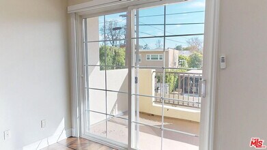 14242 Burbank Blvd in Los Angeles, CA - Building Photo - Building Photo