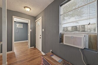216 Burr St in Houston, TX - Building Photo - Building Photo