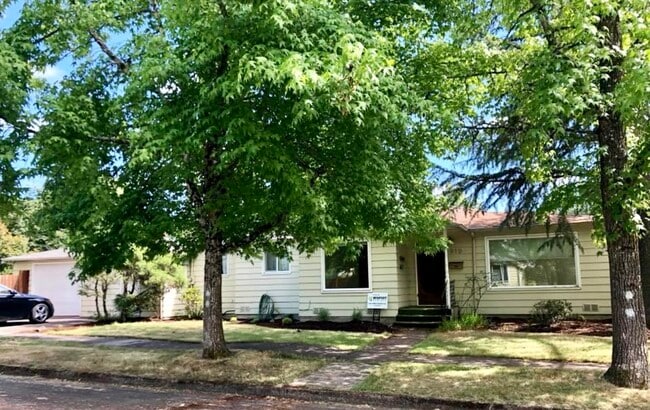 property at 910 E 26th Ave