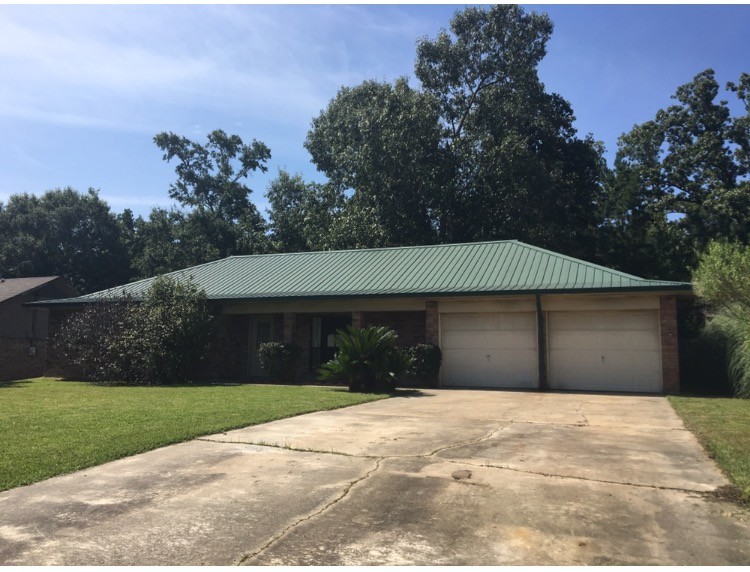 1215 Port Arthur Terrace in Leesville, LA - Foto de edificio