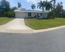 6306 St Andrews Cir S in Ft. Myers, FL - Building Photo