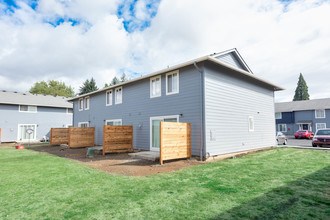 Wellington Court Townhomes in Vancouver, WA - Building Photo - Building Photo